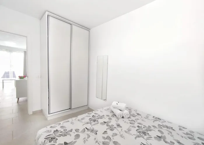 Sunshine Island Village *